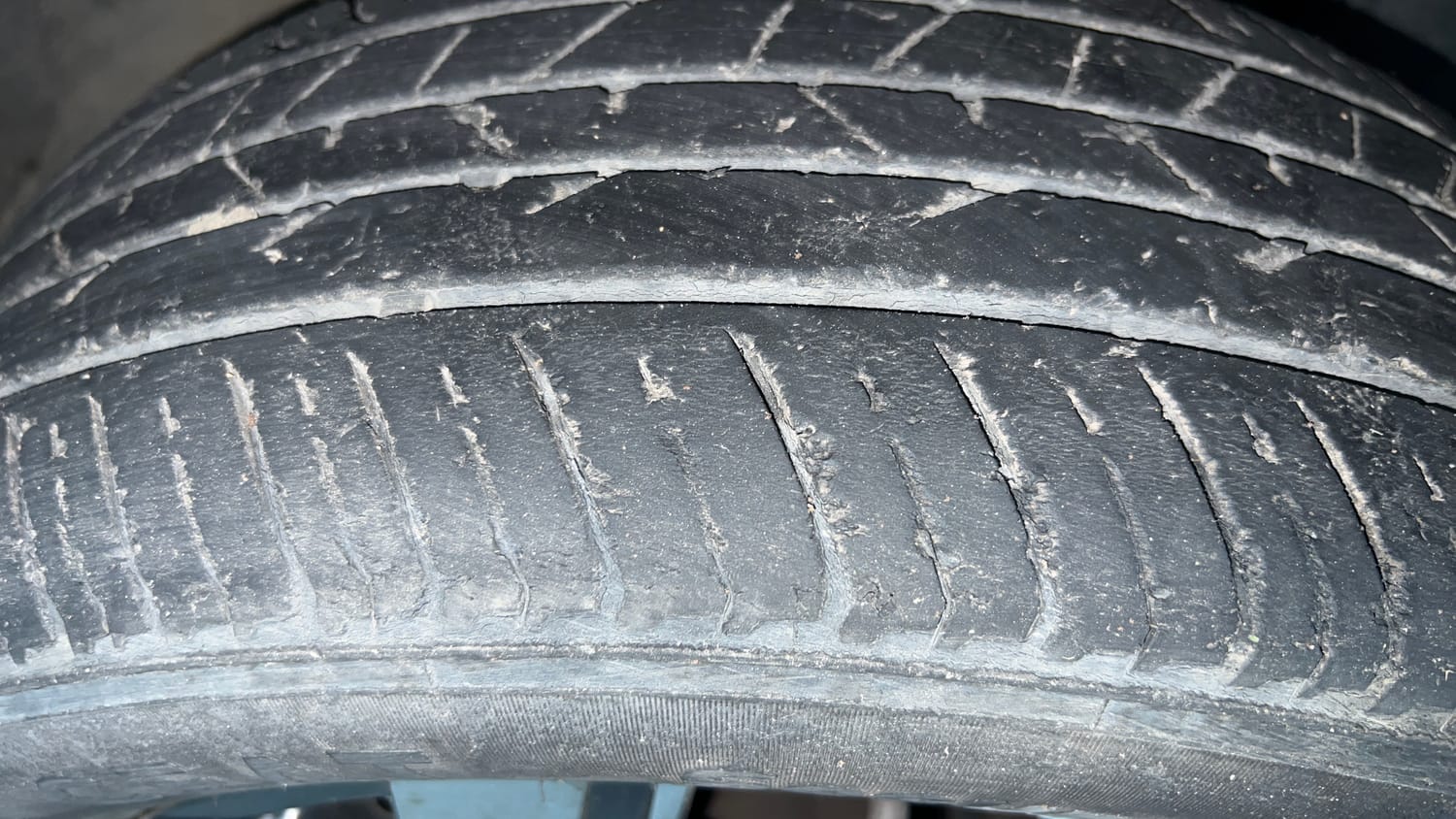 Used 2023 Renault Kiger RXT (O) Turbo MT Petrol Manual tyres RIGHT FRONT TYRE TREAD VIEW