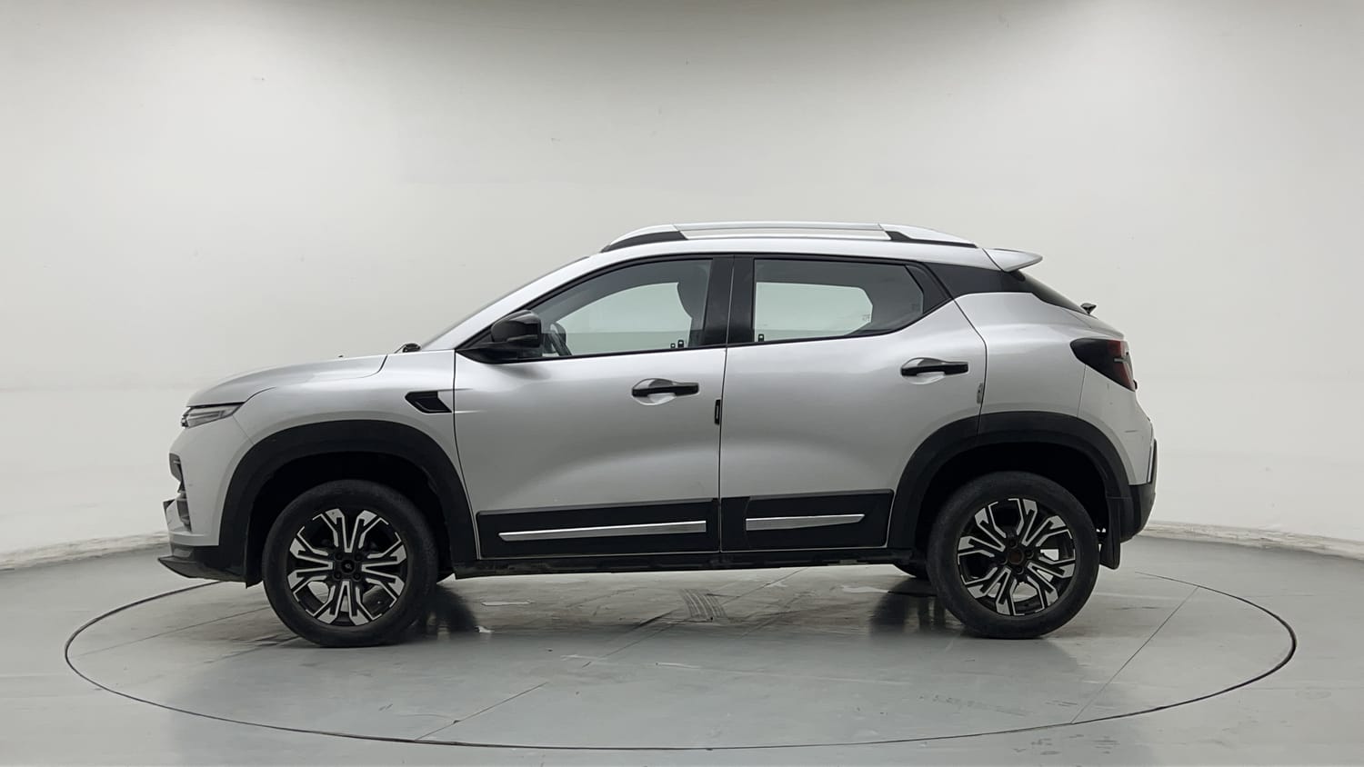 Used 2023 Renault Kiger RXT (O) Turbo MT Petrol Manual exterior LEFT SIDE VIEW