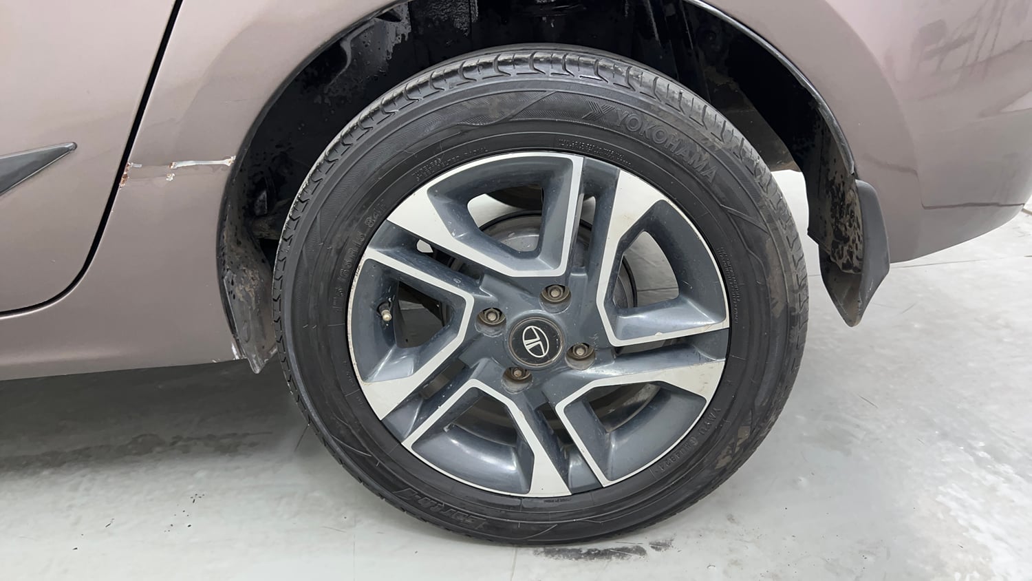 Used 2018 Tata Tigor Revotron XZA Petrol Automatic tyres LEFT REAR TYRE RIM VIEW