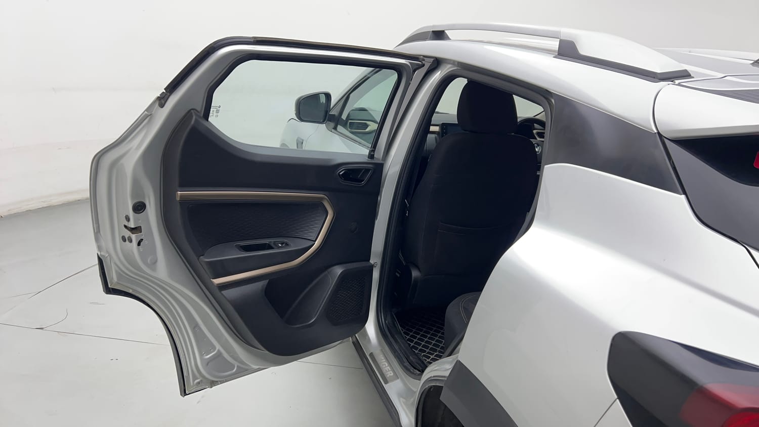 Used 2023 Renault Kiger RXT (O) Turbo MT Petrol Manual interior LEFT REAR DOOR OPEN VIEW
