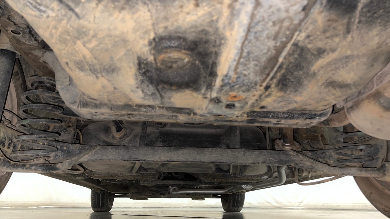 Used 2015 Honda City SV Petrol Manual extra REAR UNDERBODY VIEW (TAKEN FROM REAR)