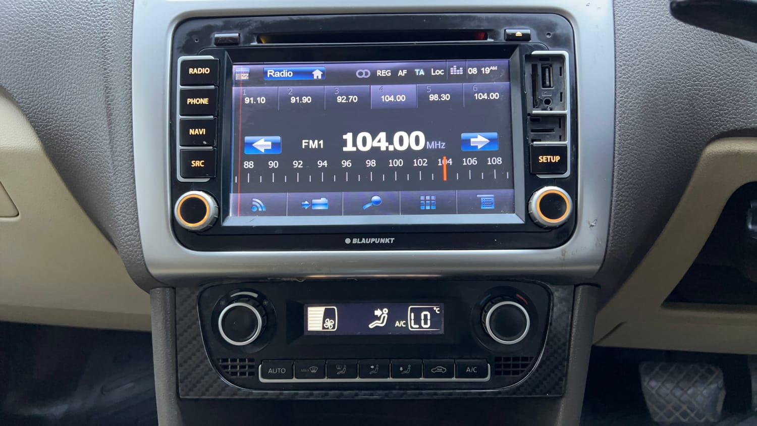 Used 2016 Volkswagen Vento Highline Petrol AT Petrol Automatic interior MUSIC SYSTEM & AC CONTROL VIEW