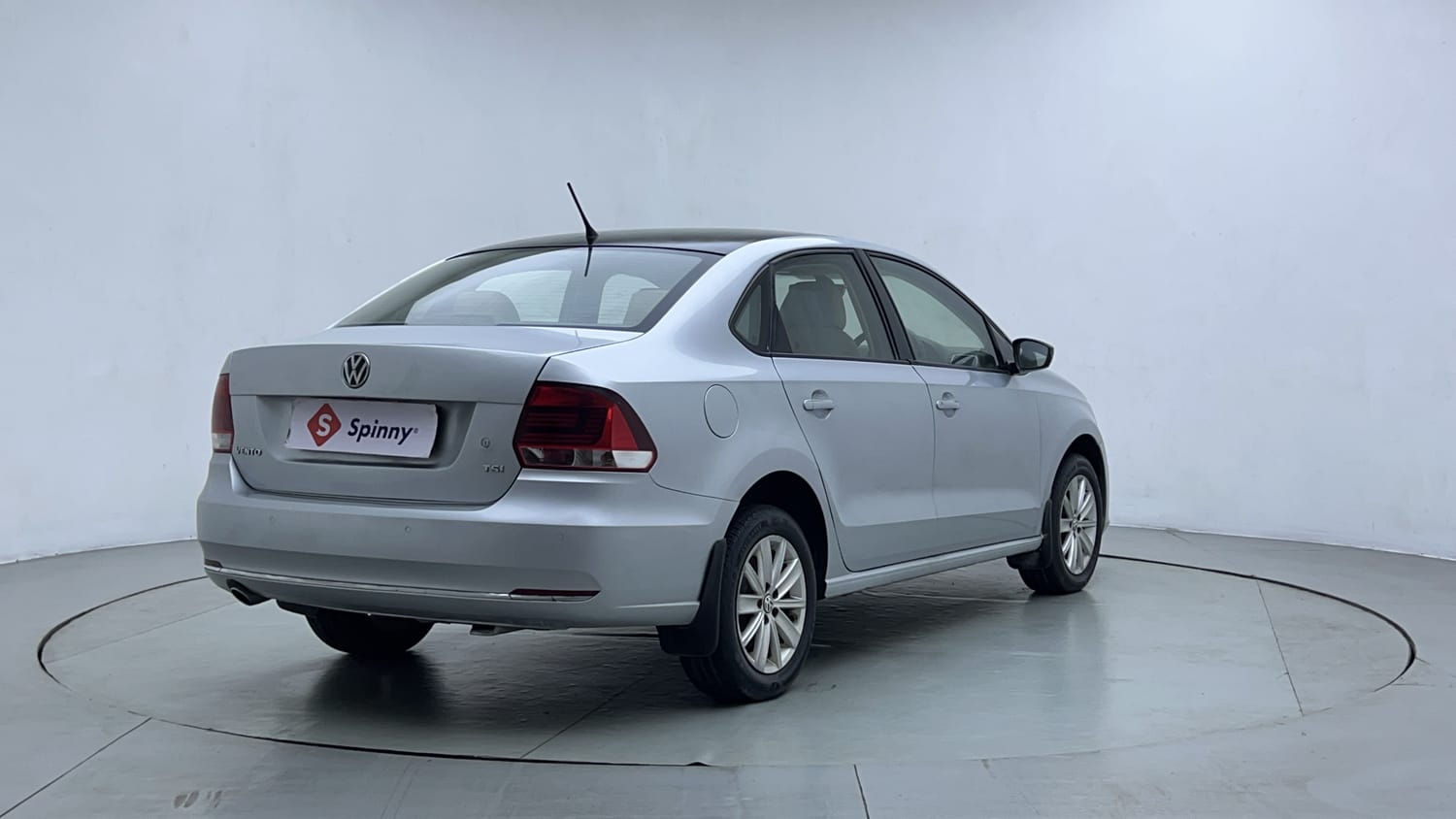 Used 2016 Volkswagen Vento Highline Petrol AT Petrol Automatic exterior RIGHT REAR CORNER VIEW