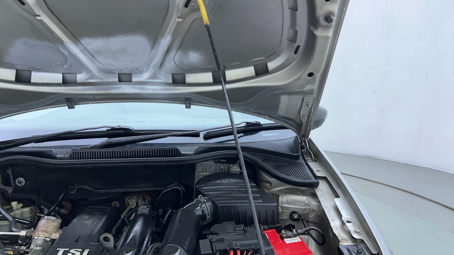 Used 2016 Volkswagen Vento Highline Petrol AT Petrol Automatic engine ENGINE LEFT SIDE HINGE & APRON VIEW