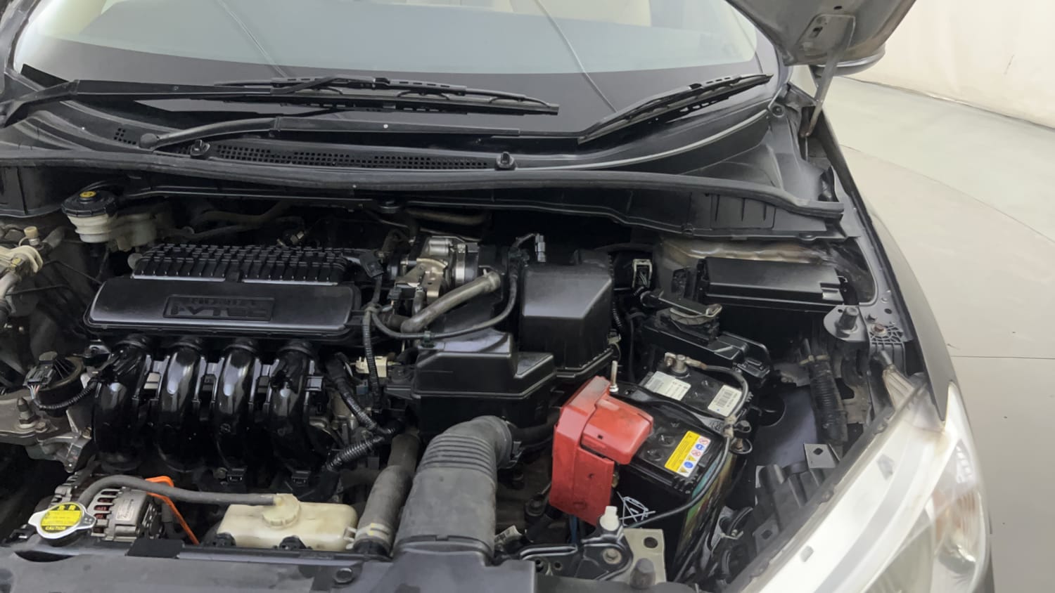 Used 2015 Honda City SV Petrol Manual engine ENGINE LEFT SIDE HINGE & APRON VIEW