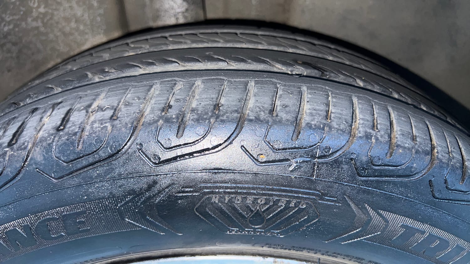 Used 2016 Volkswagen Vento Highline Petrol AT Petrol Automatic tyres RIGHT REAR TYRE TREAD VIEW