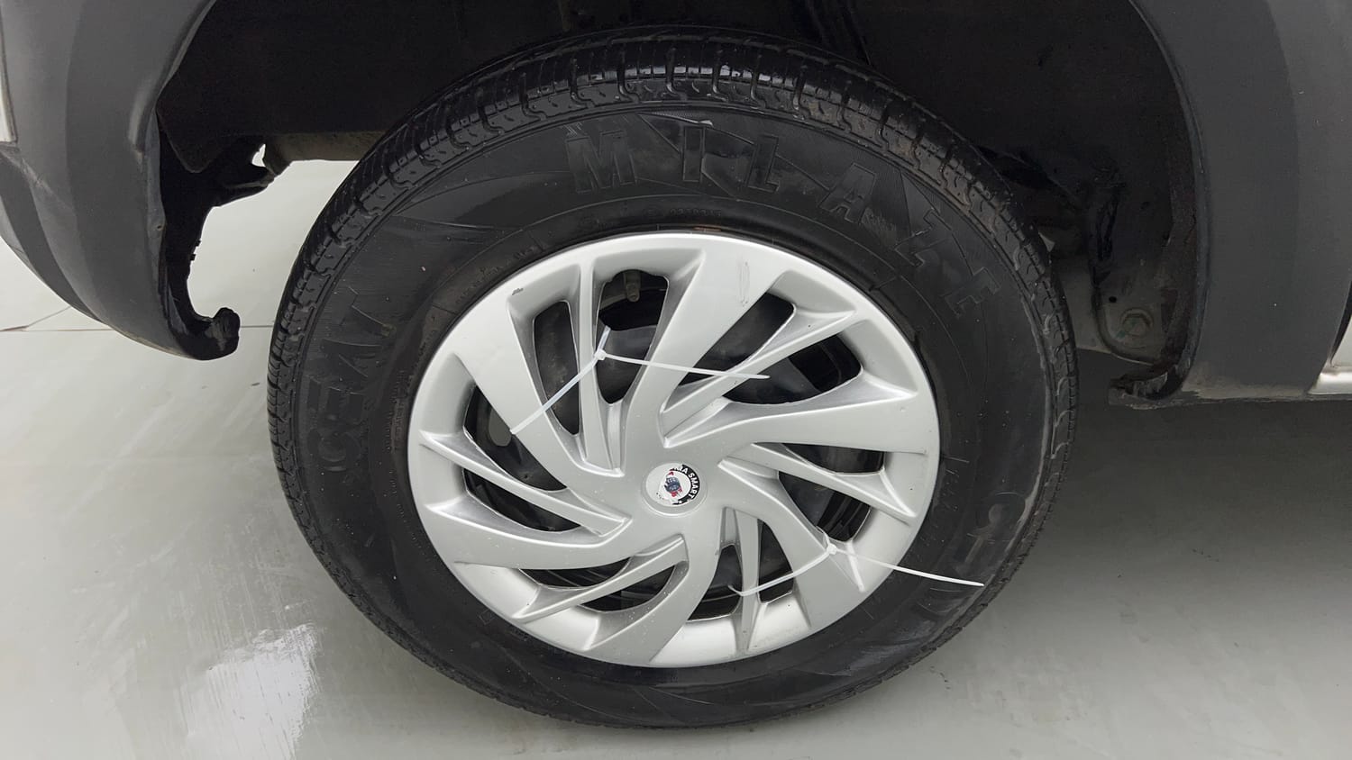 Used 2019 Renault Kwid RXL Petrol Manual tyres RIGHT REAR TYRE RIM VIEW