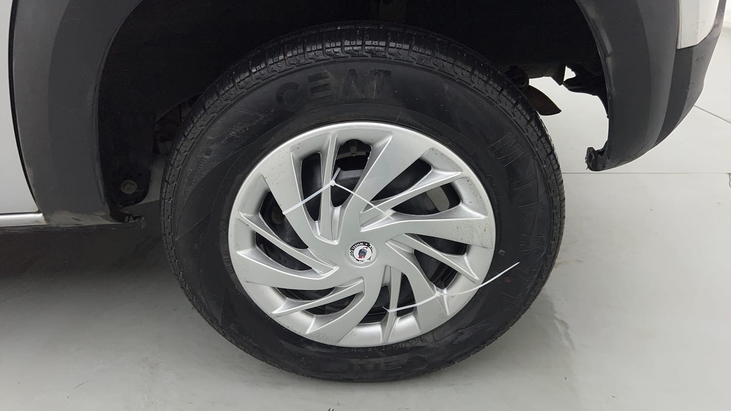 Used 2019 Renault Kwid RXL Petrol Manual tyres LEFT REAR TYRE RIM VIEW