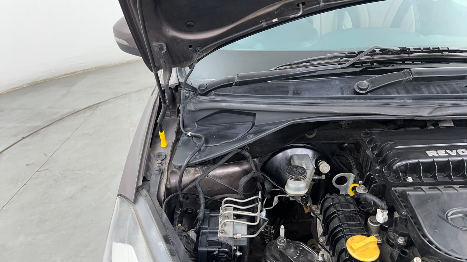 Used 2018 Tata Tigor Revotron XZA Petrol Automatic engine ENGINE RIGHT SIDE HINGE & APRON VIEW