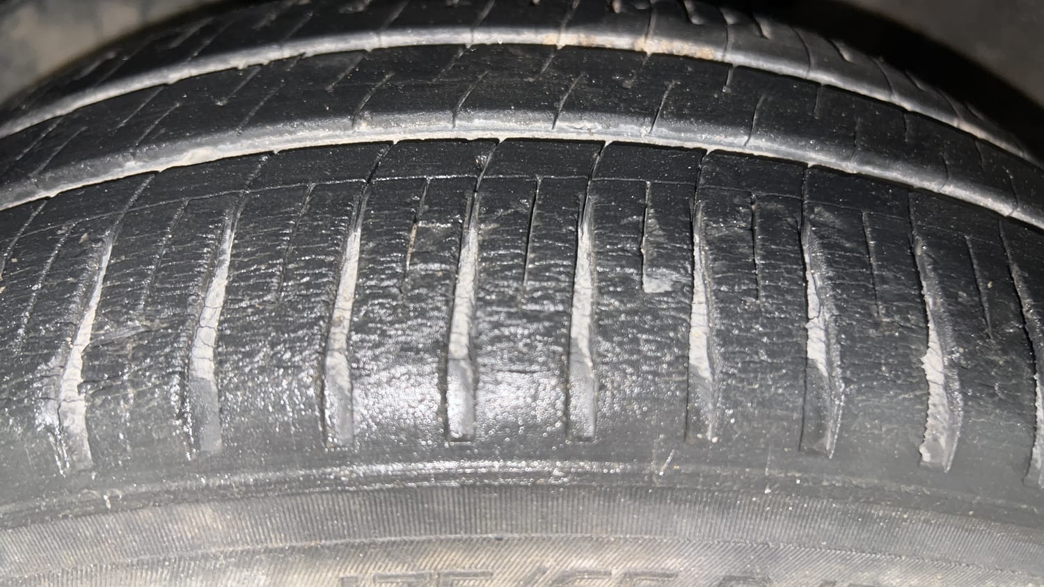 Used 2015 Honda City SV Petrol Manual tyres LEFT FRONT TYRE TREAD VIEW