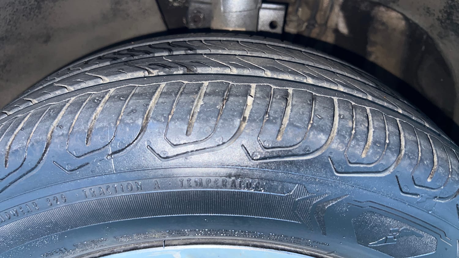 Used 2016 Volkswagen Vento Highline Petrol AT Petrol Automatic tyres LEFT FRONT TYRE TREAD VIEW