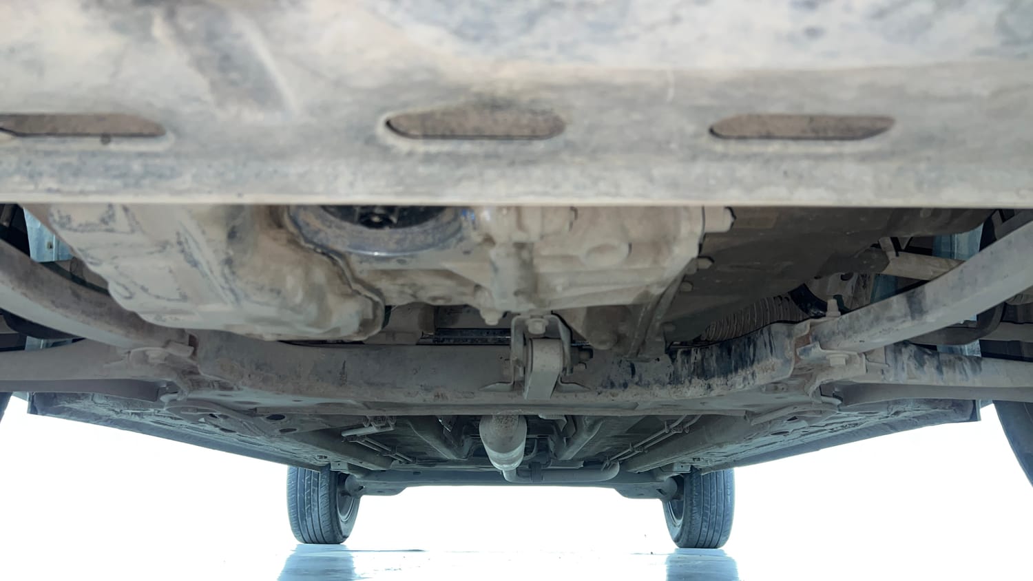 Used 2023 Renault Kiger RXT (O) Turbo MT Petrol Manual extra FRONT LEFT UNDERBODY VIEW