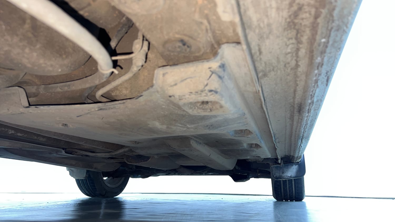 Used 2016 Volkswagen Vento Highline Petrol AT Petrol Automatic extra REAR RIGHT UNDERBODY VIEW