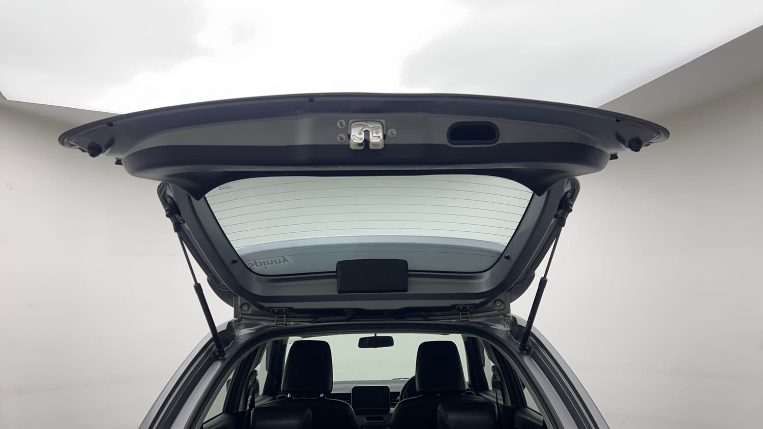 Used 2021 Maruti Suzuki Ignis Zeta 1.2 MT Petrol Manual interior DICKY DOOR OPEN VIEW