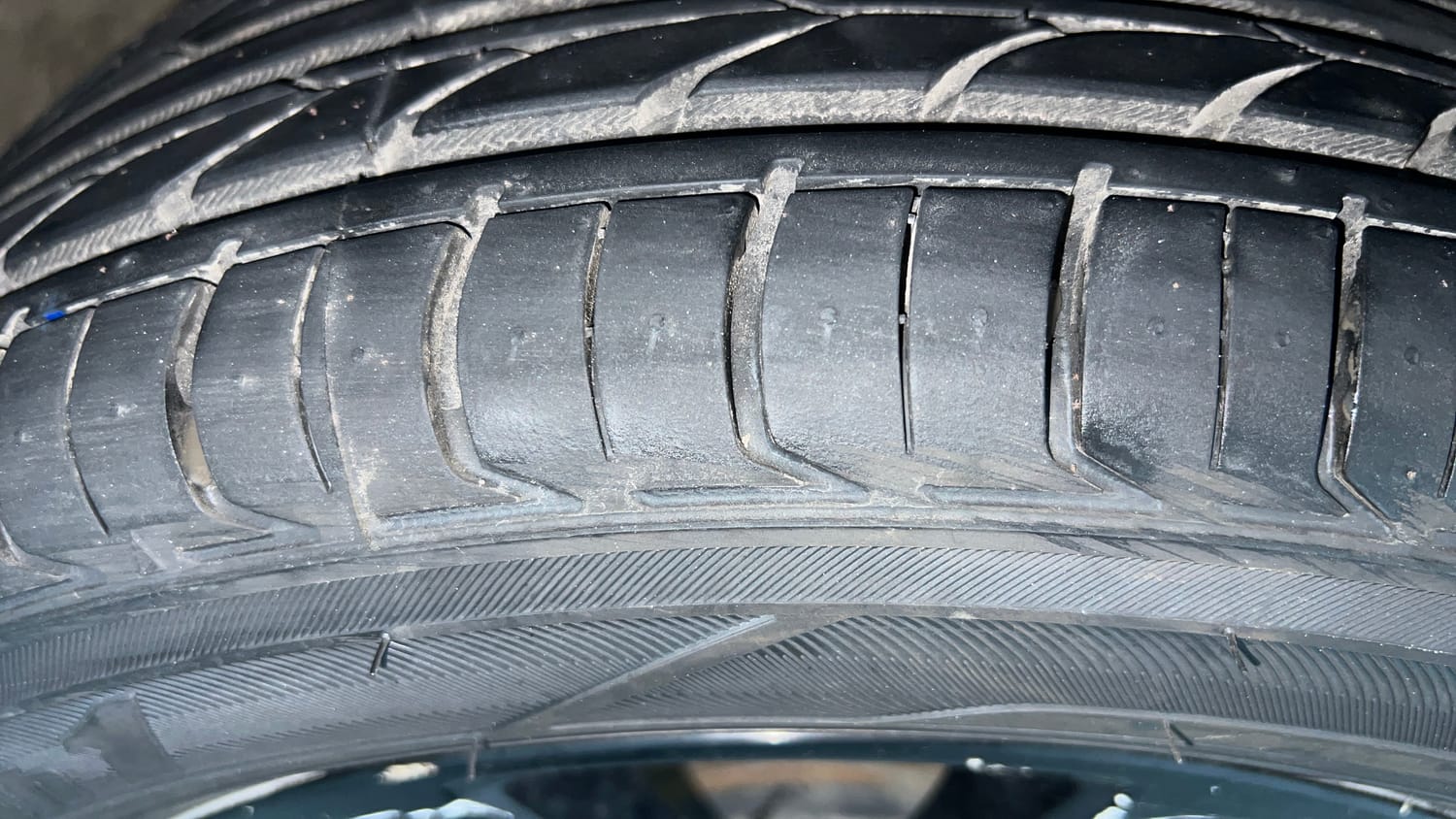 Used 2021 Maruti Suzuki Ignis Zeta 1.2 MT Petrol Manual tyres RIGHT FRONT TYRE TREAD VIEW