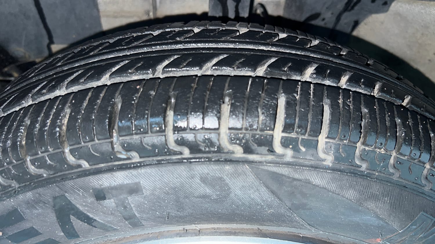 Used 2019 Renault Kwid RXL Petrol Manual tyres LEFT FRONT TYRE TREAD VIEW