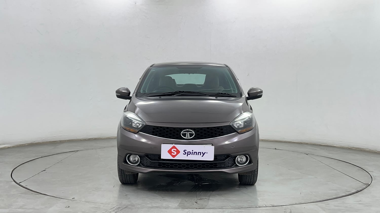 Used 2018 Tata Tigor Revotron XZA Petrol Automatic exterior FRONT VIEW