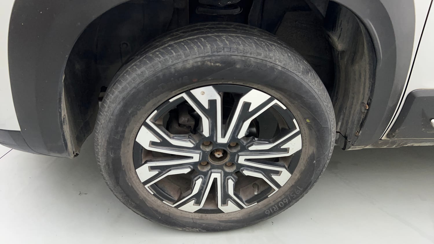 Used 2023 Renault Kiger RXT (O) Turbo MT Petrol Manual tyres LEFT FRONT TYRE RIM VIEW