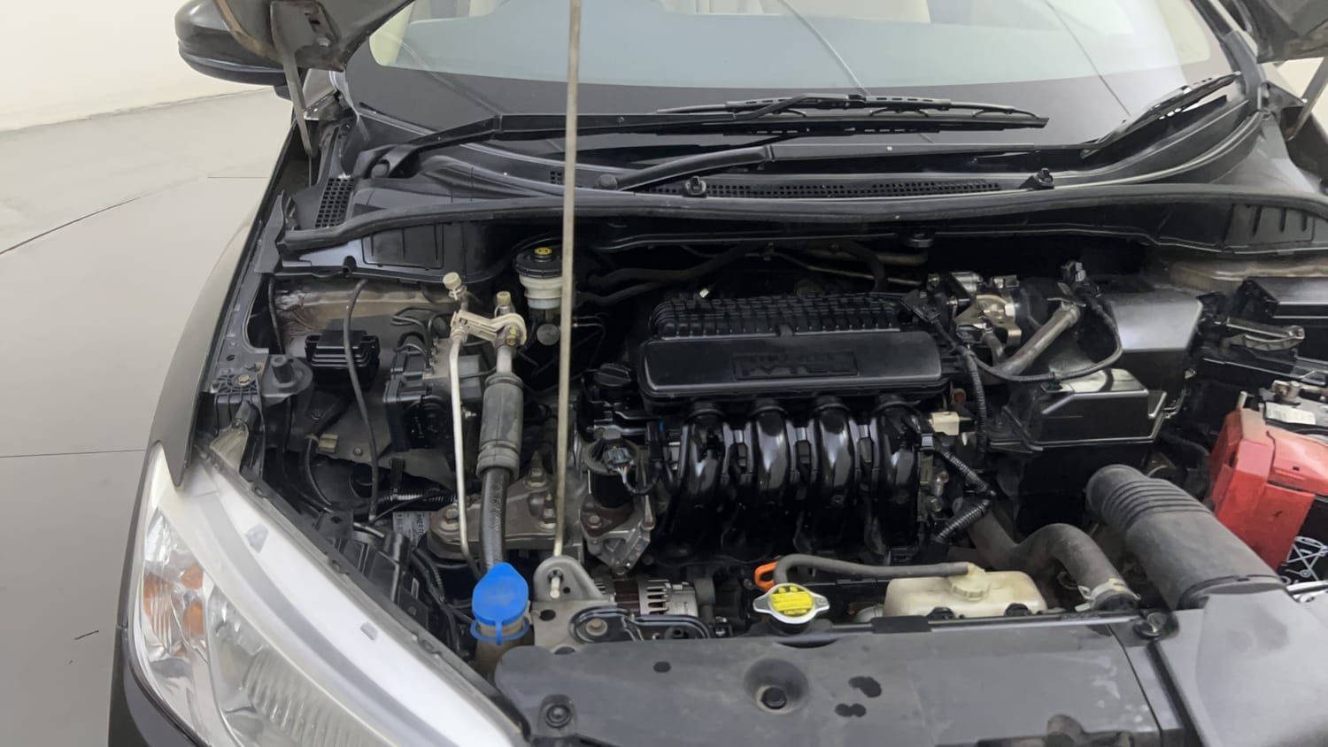 Used 2015 Honda City SV Petrol Manual engine ENGINE RIGHT SIDE HINGE & APRON VIEW