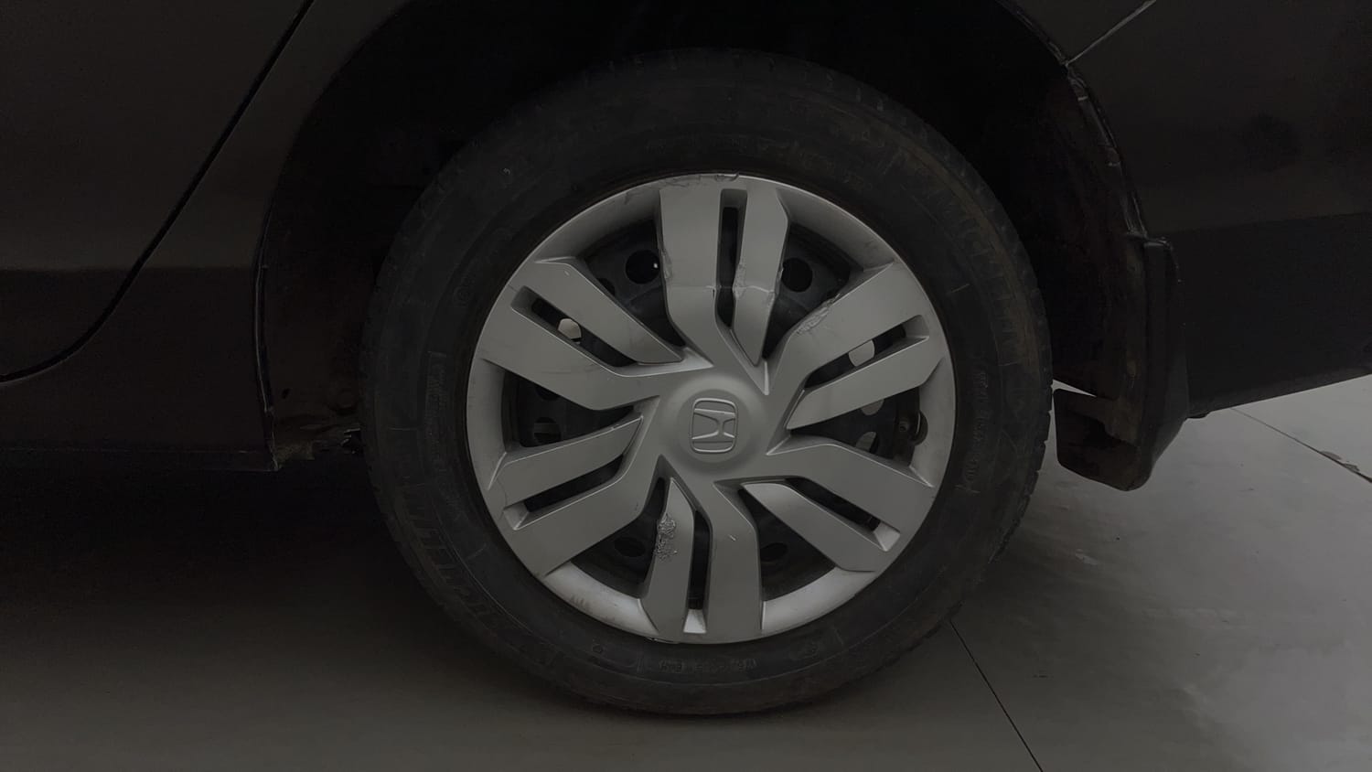 Used 2015 Honda City SV Petrol Manual tyres LEFT REAR TYRE RIM VIEW