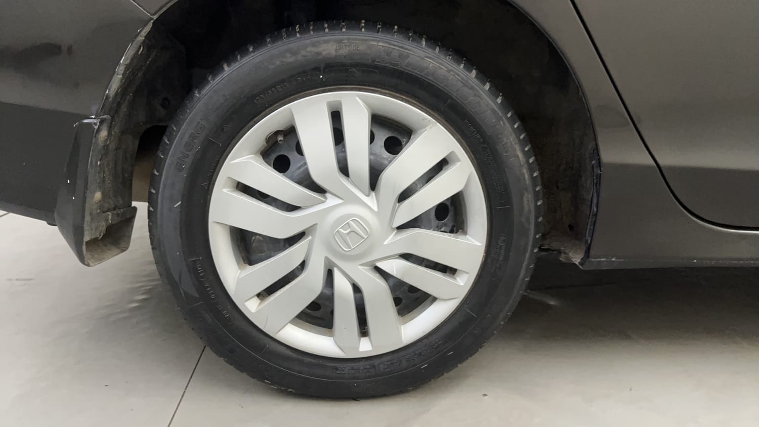 Used 2015 Honda City SV Petrol Manual tyres RIGHT REAR TYRE RIM VIEW