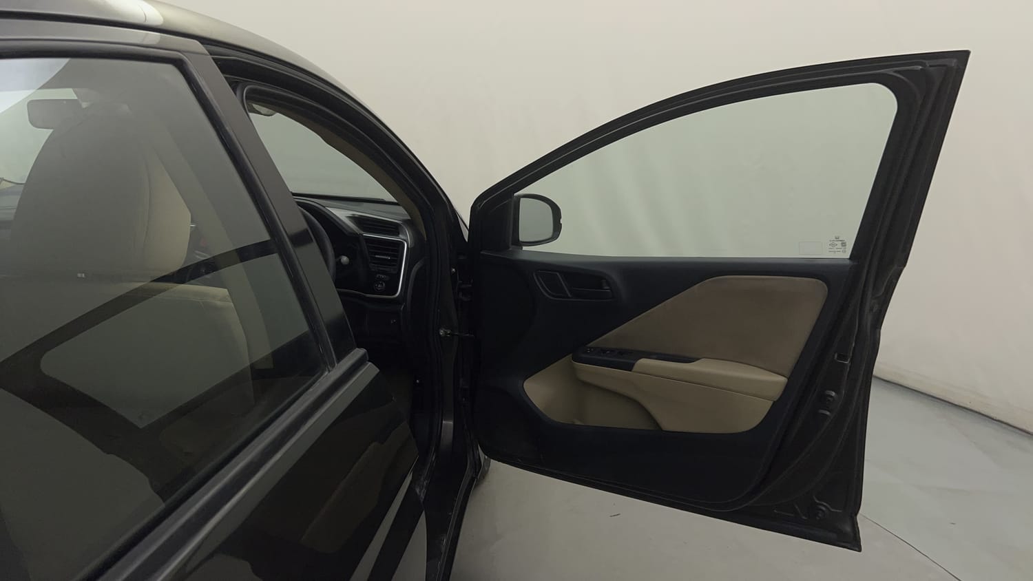 Used 2015 Honda City SV Petrol Manual interior RIGHT FRONT DOOR OPEN VIEW