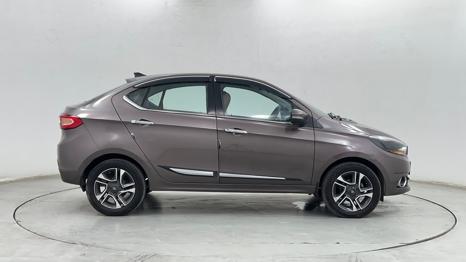 Used 2018 Tata Tigor Revotron XZA Petrol Automatic exterior RIGHT SIDE VIEW