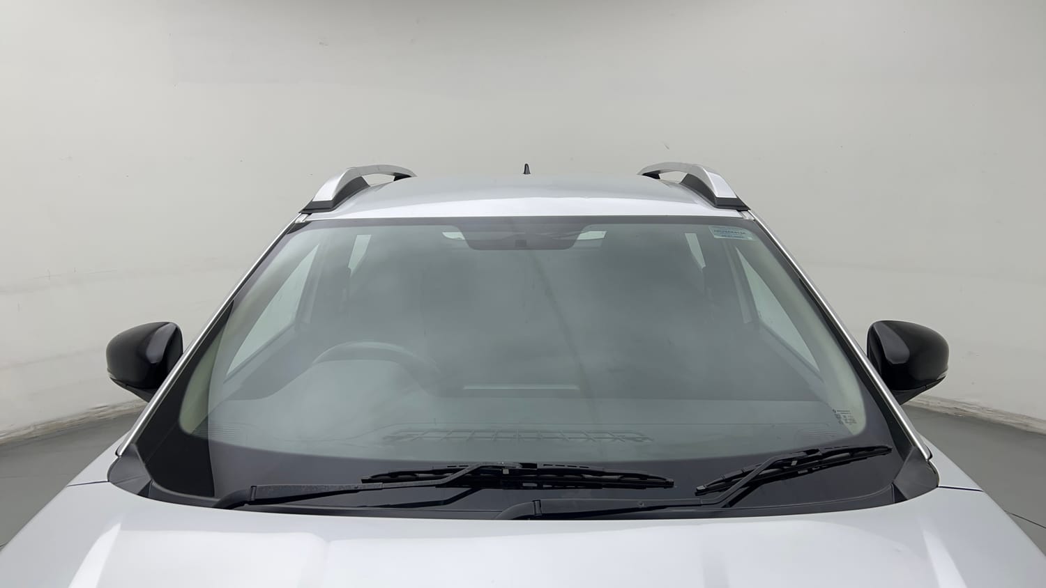 Used 2023 Renault Kiger RXT (O) Turbo MT Petrol Manual exterior FRONT WINDSHIELD VIEW