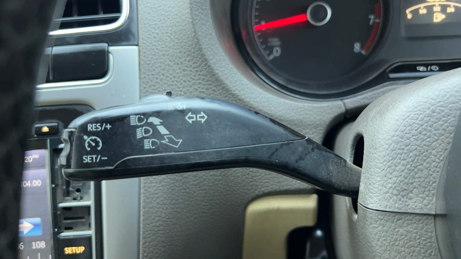 Used 2016 Volkswagen Vento Highline Petrol AT Petrol Automatic top_features Cruise control