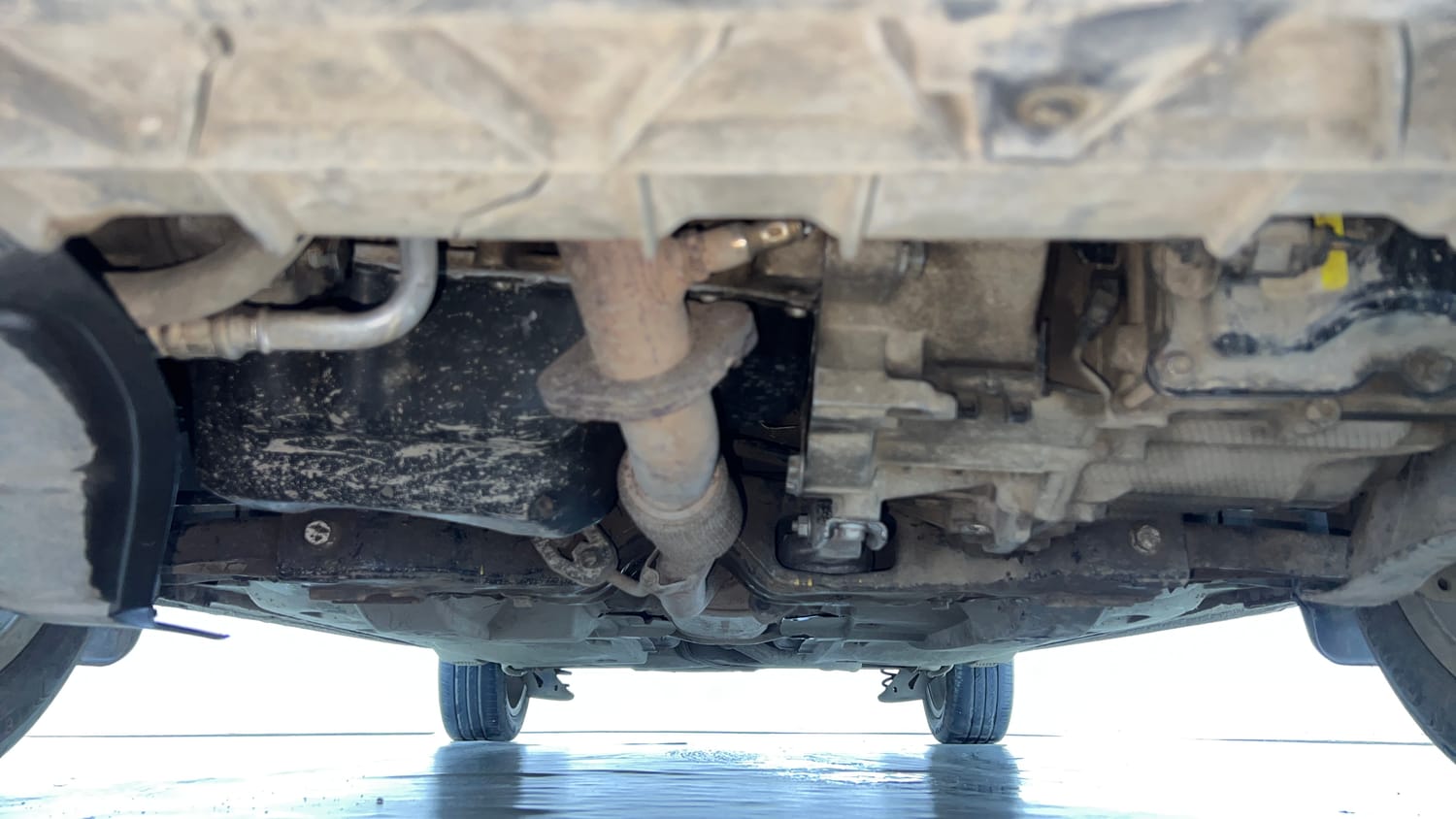 Used 2016 Volkswagen Vento Highline Petrol AT Petrol Automatic extra FRONT LEFT UNDERBODY VIEW