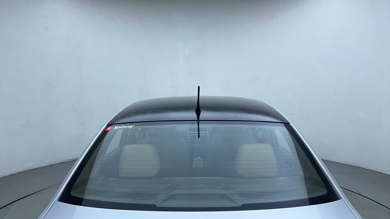 Used 2016 Volkswagen Vento Highline Petrol AT Petrol Automatic top_features Rear defogger