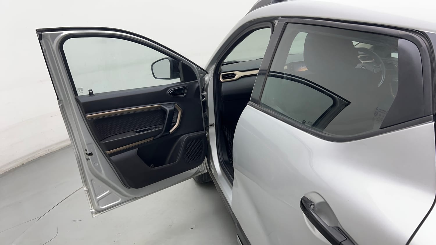 Used 2023 Renault Kiger RXT (O) Turbo MT Petrol Manual interior LEFT FRONT DOOR OPEN VIEW
