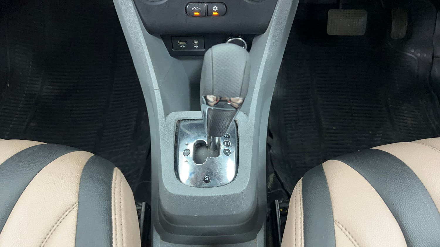 Used 2018 Tata Tigor Revotron XZA Petrol Automatic interior GEAR  KNOB VIEW