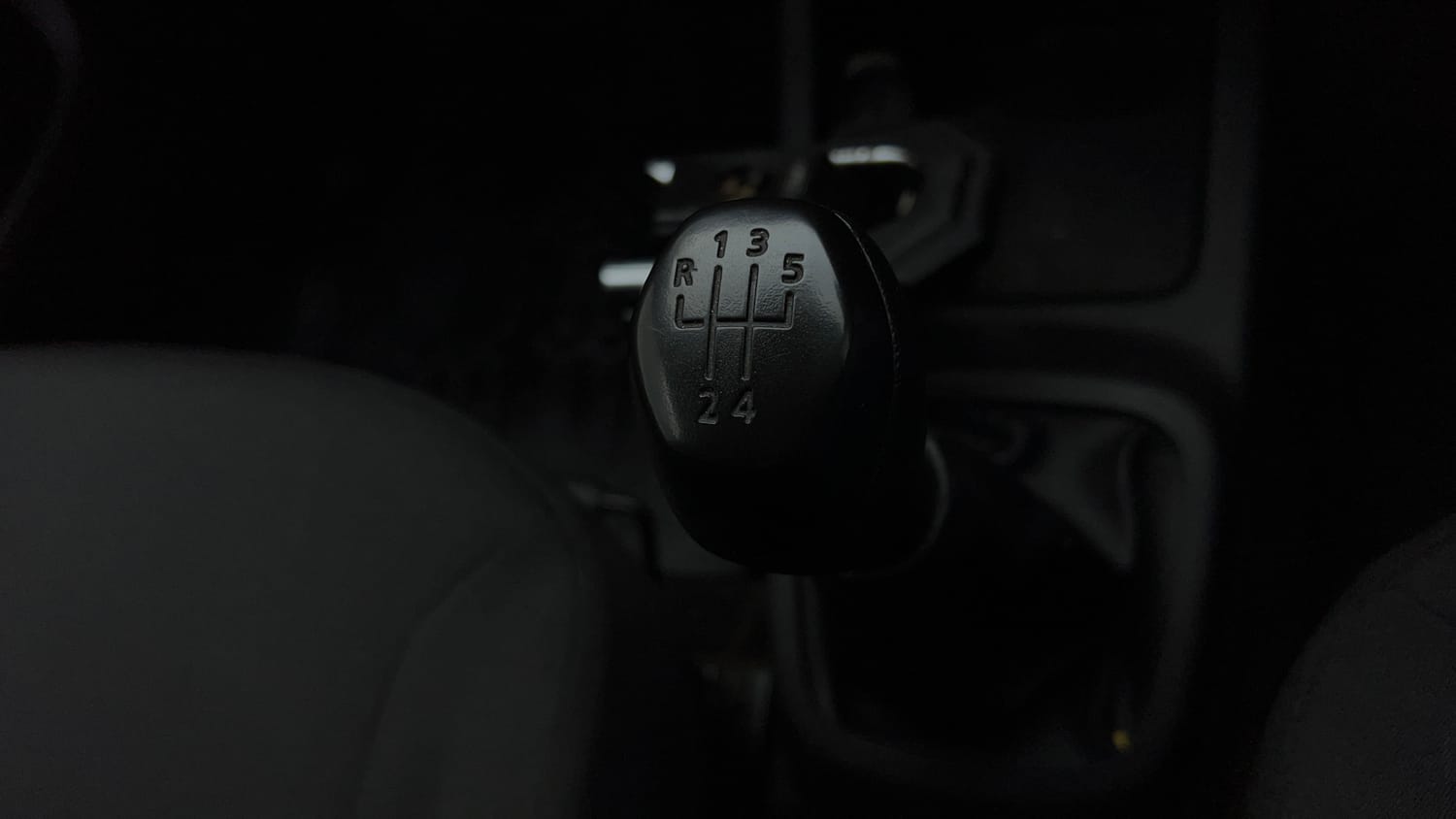 Used 2019 Renault Kwid RXL Petrol Manual interior GEAR  KNOB VIEW