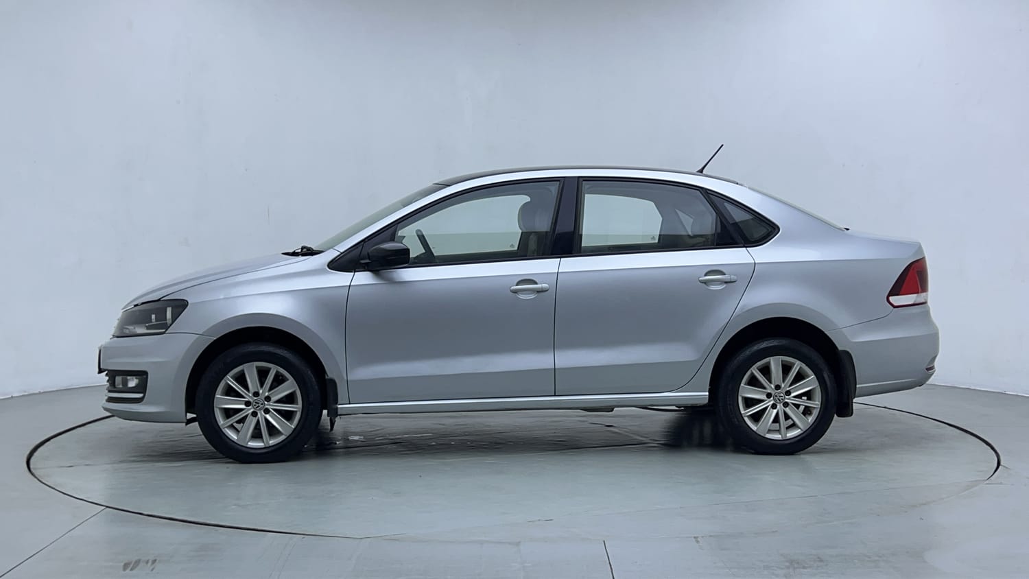 Used 2016 Volkswagen Vento Highline Petrol AT Petrol Automatic exterior LEFT SIDE VIEW