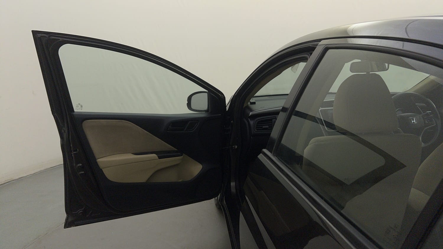 Used 2015 Honda City SV Petrol Manual interior LEFT FRONT DOOR OPEN VIEW