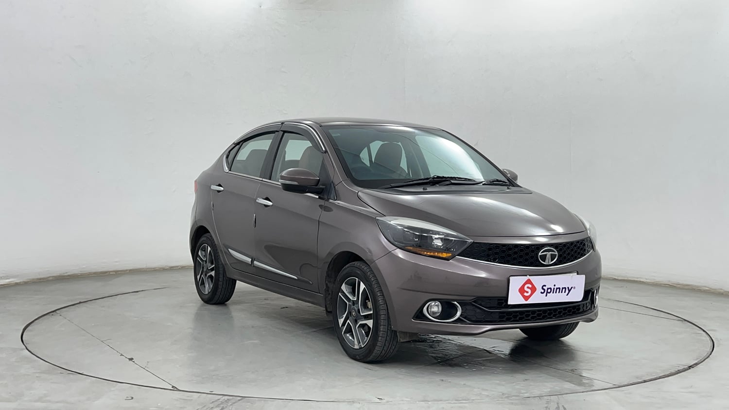 Used 2018 Tata Tigor Revotron XZA Petrol Automatic exterior RIGHT FRONT CORNER VIEW