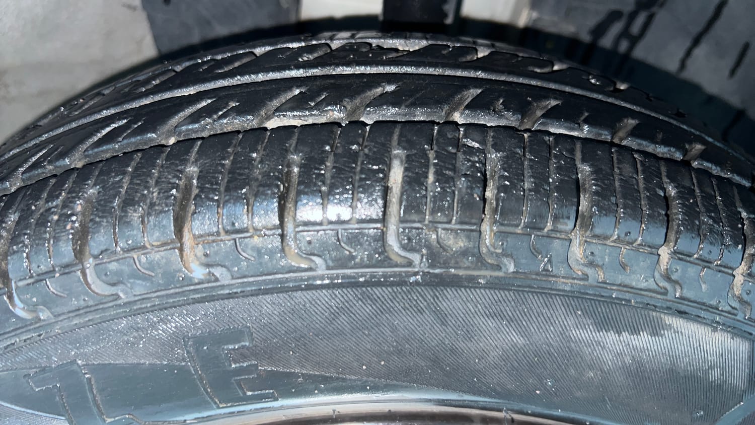 Used 2019 Renault Kwid RXL Petrol Manual tyres RIGHT FRONT TYRE TREAD VIEW