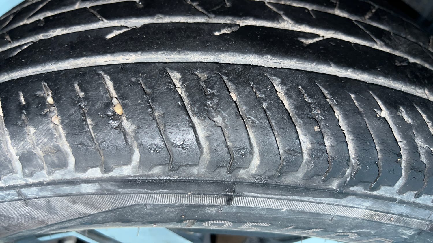 Used 2023 Renault Kiger RXT (O) Turbo MT Petrol Manual tyres RIGHT REAR TYRE TREAD VIEW