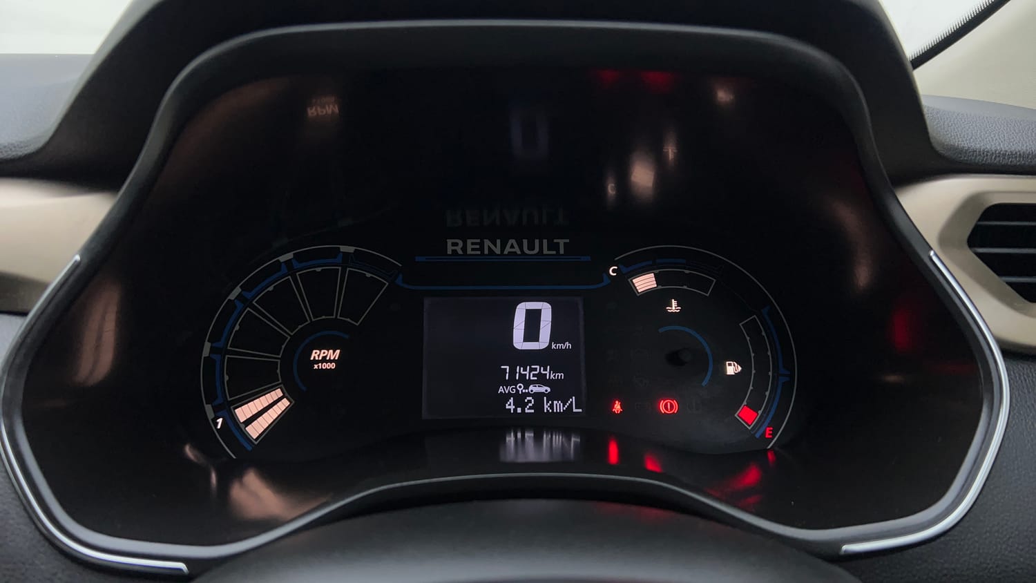 Used 2023 Renault Kiger RXT (O) Turbo MT Petrol Manual interior CLUSTERMETER VIEW