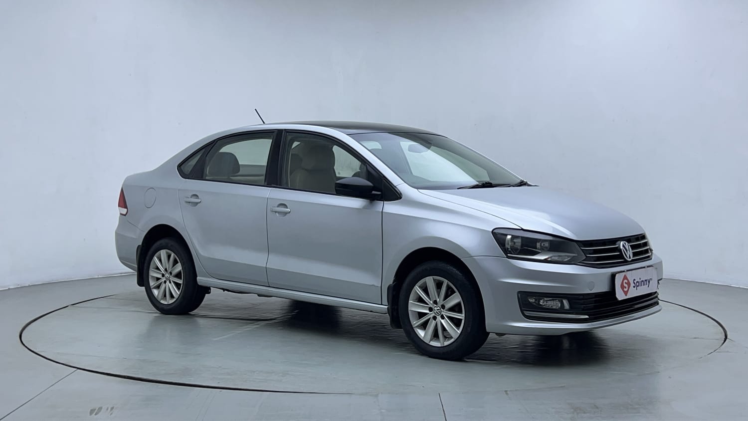 Used 2016 Volkswagen Vento Highline Petrol AT Petrol Automatic exterior RIGHT FRONT CORNER VIEW