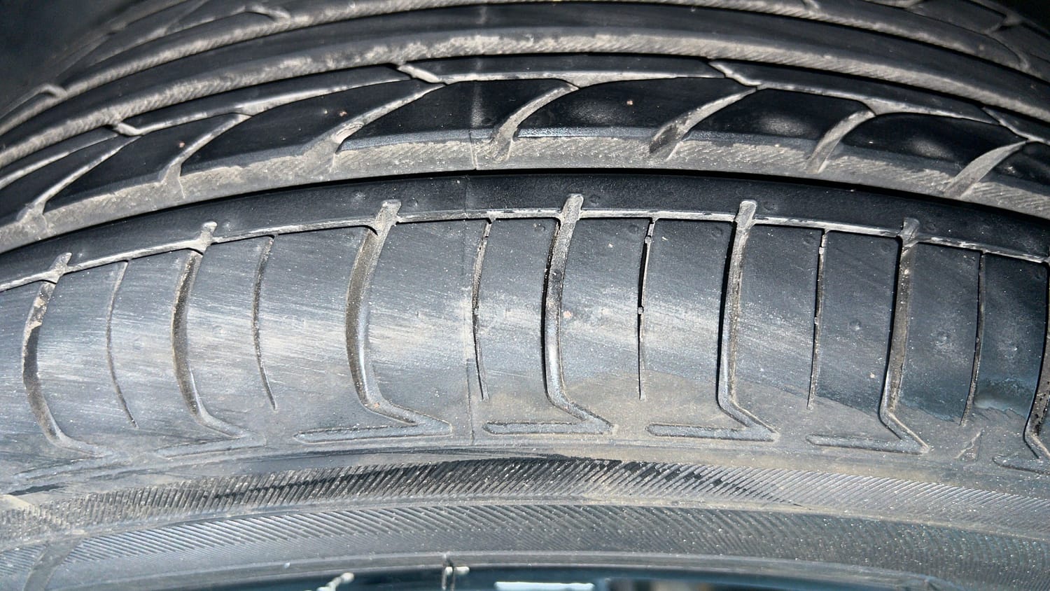 Used 2021 Maruti Suzuki Ignis Zeta 1.2 MT Petrol Manual tyres LEFT FRONT TYRE TREAD VIEW