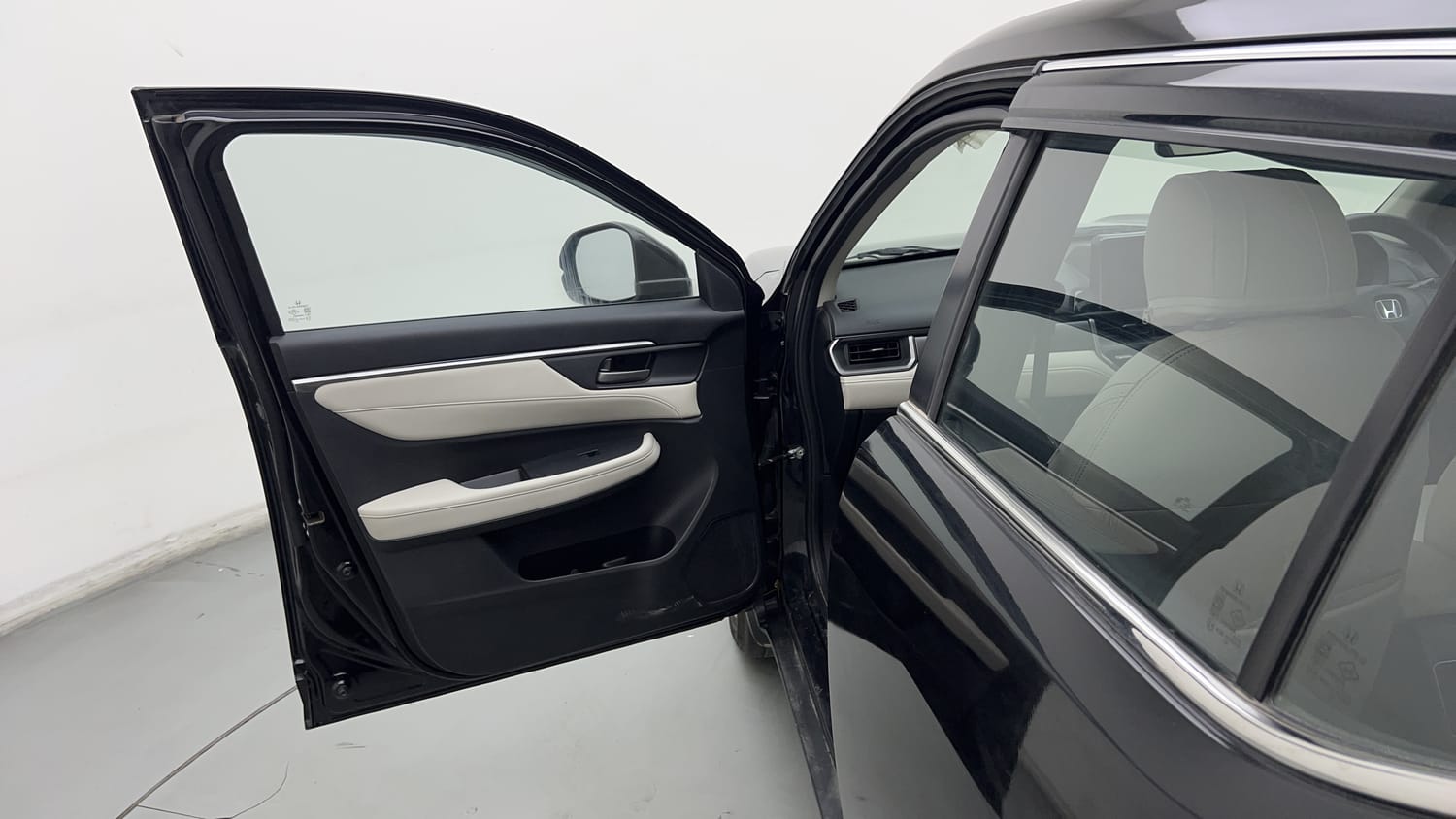 Used 2025 Honda Elevate Apex Edition V CVT Petrol Automatic interior LEFT FRONT DOOR OPEN VIEW