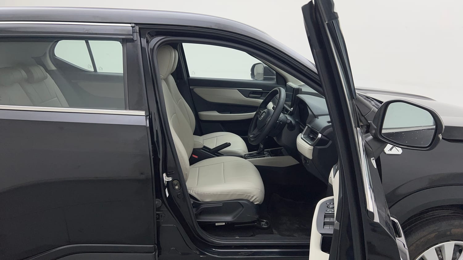 Used 2025 Honda Elevate Apex Edition V CVT Petrol Automatic interior RIGHT SIDE FRONT DOOR CABIN VIEW