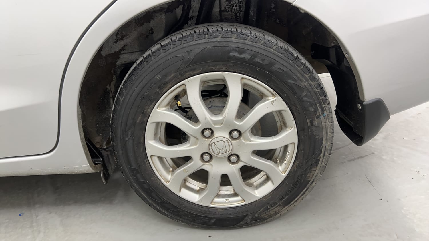 Used 2017 Honda Amaze 1.2 VX i-VTEC Petrol Manual tyres LEFT REAR TYRE RIM VIEW