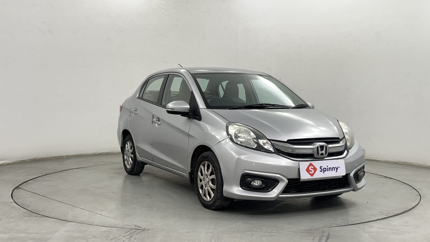 Used 2017 Honda Amaze 1.2 VX i-VTEC Petrol Manual exterior RIGHT FRONT CORNER VIEW