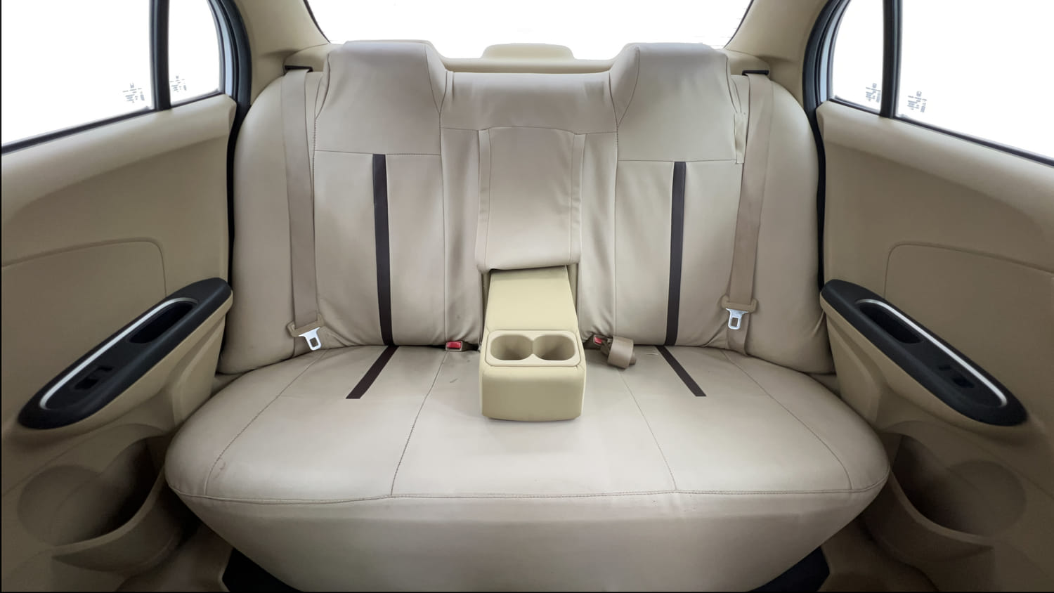 Used 2017 Honda Amaze 1.2 VX i-VTEC Petrol Manual interior REAR SEAT CONDITION VIEW