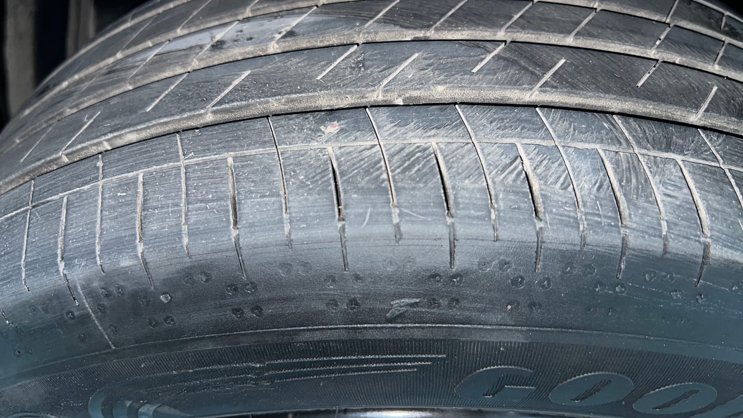 Used 2025 Honda Elevate Apex Edition V CVT Petrol Automatic tyres LEFT FRONT TYRE TREAD VIEW