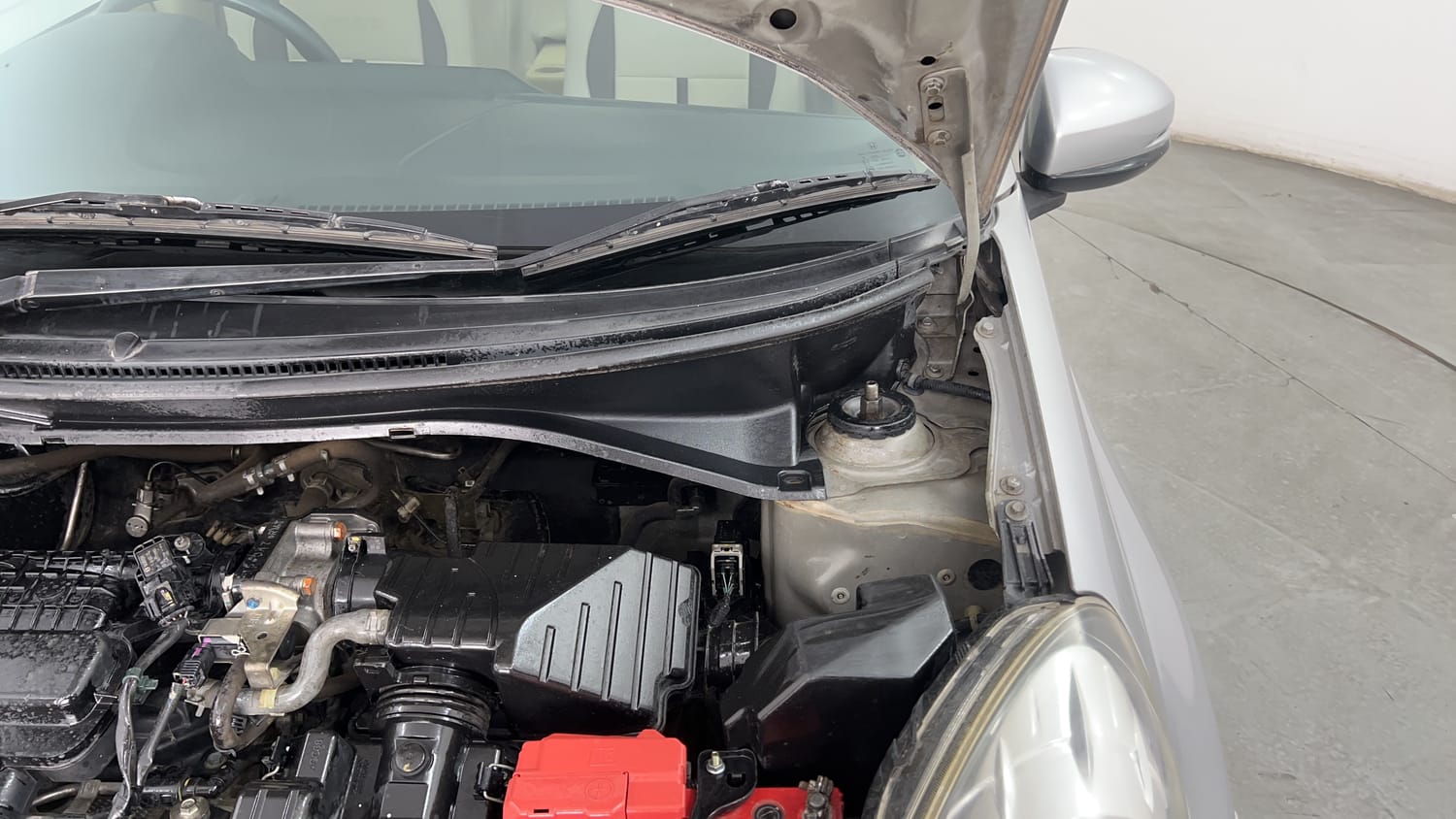 Used 2017 Honda Amaze 1.2 VX i-VTEC Petrol Manual engine ENGINE LEFT SIDE HINGE & APRON VIEW