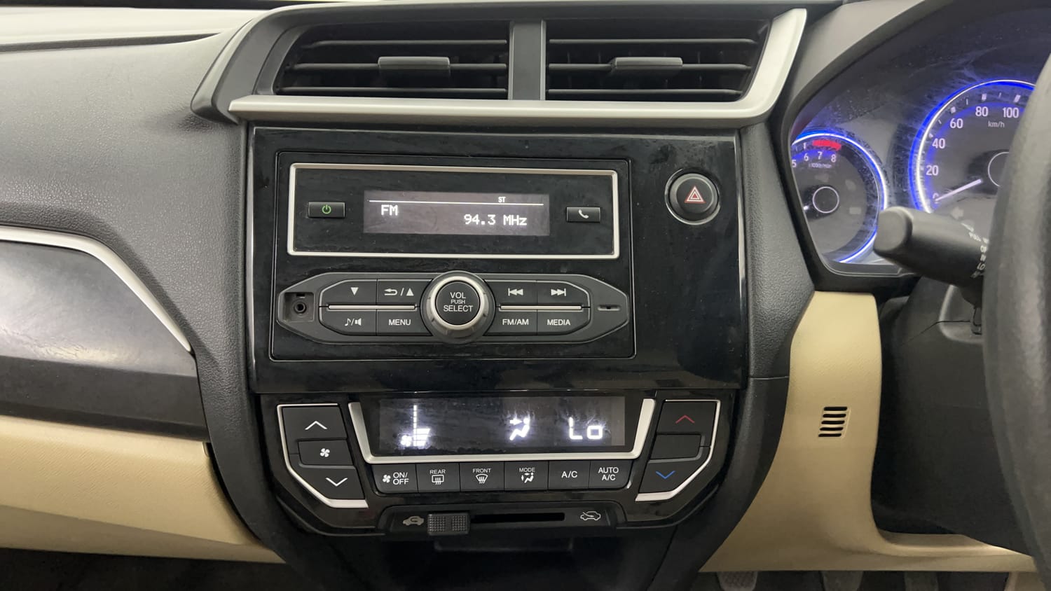 Used 2017 Honda Amaze 1.2 VX i-VTEC Petrol Manual interior MUSIC SYSTEM & AC CONTROL VIEW